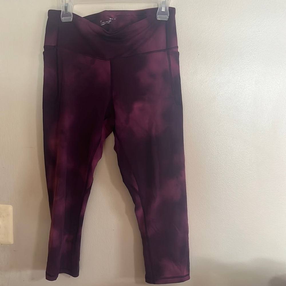 Under Armour Large Womens workout pants Purple galaxy color w pockets
